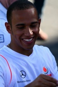 Lewis Hamilton con diastema