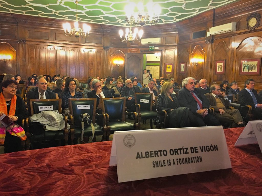 Dr. Ortiz-Vigón presenta el proyecto solidario en Bilbao de Smile is a Foundation